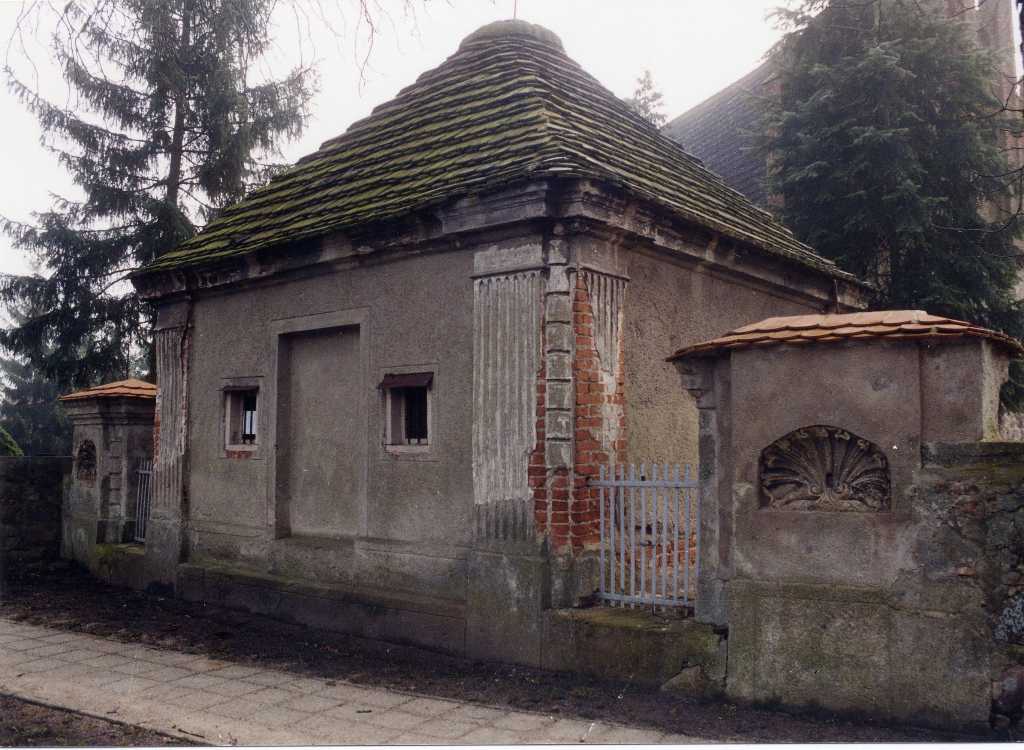 mausoleum01